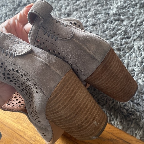 Jeffrey Campbell Rosalee suede perforated Booties sz 10 - Picture 6 of 14